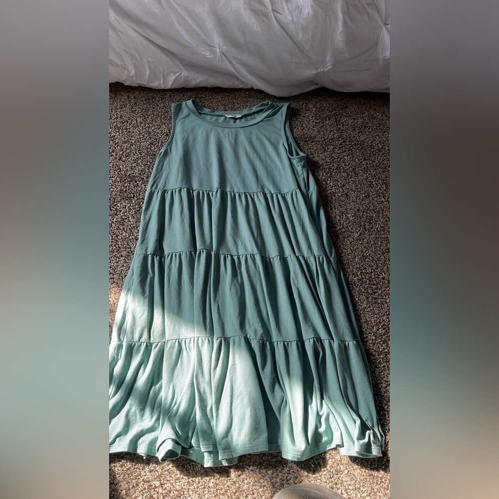 Emerald green summer dress! Super cute.
